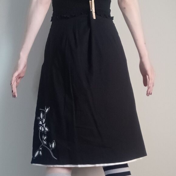 Cotton Black & White Floral Midi Skirt - Picture 2 of 12